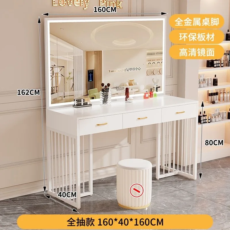 Beauty Makeup School - Meja rias studio modern dengan lampu,