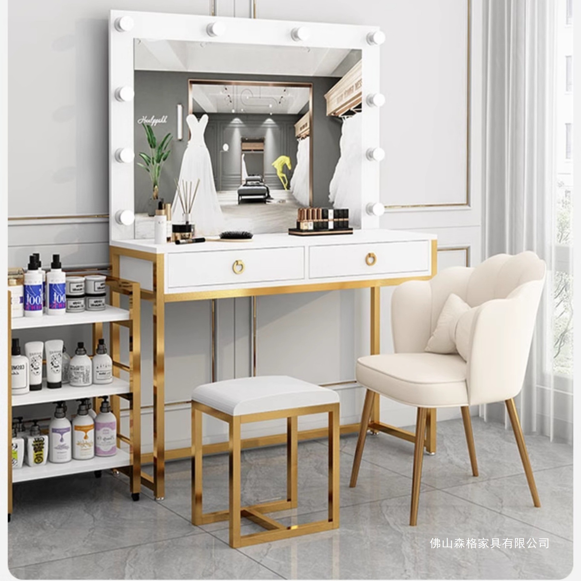 Meja rias studio dengan cermin - Beauty Makeup School ulasan dan harga